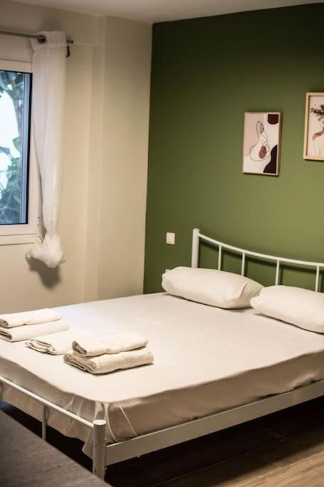 Garden Apt Apartment Athena Bagian luar foto