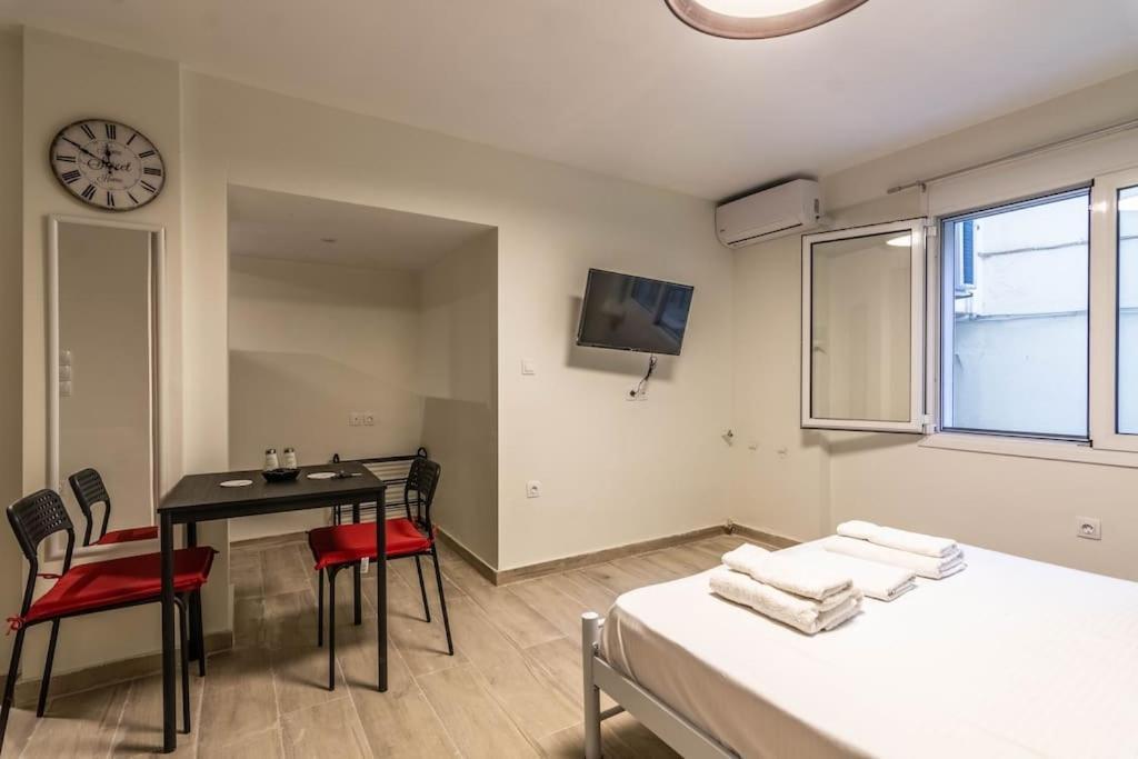 Garden Apt Apartment Athena Bagian luar foto